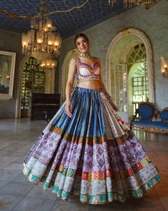Conjunto de Lehenga Choli de Diseño Indio para Novia con Trabajo de Espejos, Ideal para Bodas y Fiestas, Precio de Venta para Exportación - Product Image 1