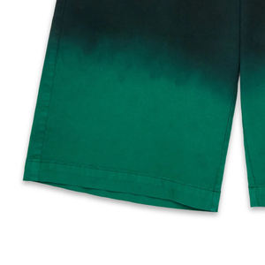 Shorts à effet dégradé pour garçons avec logo personnalisé, poches latérales et poches arrière, fabriqués en coton extensible pour plus de confort - Product Image 2