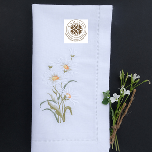 ผ้าลินินธรรมชาติปักลายดอกอ๊อกซ์อาย นุ่มแต่ทนทาน สร้างสัมผัสสดชื่นและมีชีวิตชีวาให้กับโต๊ะอาหารและการสังสรรค์ - Product Image 3