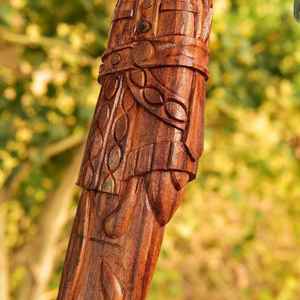 Hache viking artisanale haut de gamme en acier à haute teneur en carbone avec manche en bois et étui en cuir fin, haches faites à la main, hache de camping, hache à viande - Product Image 4