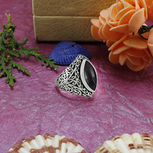 Bague Statement Artisanale de Haute Qualité en Argent 925, Sertie d'Onyx Noir Vintage et de Cristal Violet Naturel, avec Filigrane - Product Image 5