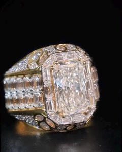 Bague de déclaration de luxe en diamant taille radiant glacé, large bande en argent sterling pavée de baguettes, style Art Déco vintage, audacieuse, cadeau Hip Hop - Product Image 1