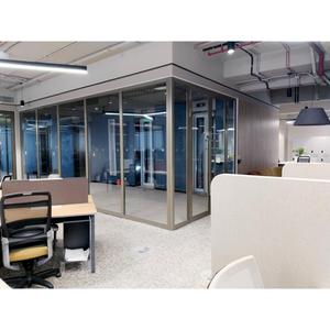Puerta Cortafuego de Acero Reforzado de Alta Resistencia con Acabado Glaseado para Almacenes, Fábricas, Escuelas y Hospitales, Disponible para la Venta - Product Image 1