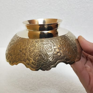 Bol en laiton sculpté à la main de style oriental avec motif floral pour cadeau de mariage - Product Image 3