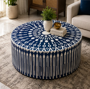 Mesa de centro cuadrada verde con incrustaciones geométricas de hueso sobre una base, ideal para una sala de estar luminosa, a precio de mayorista. - Product Image 3