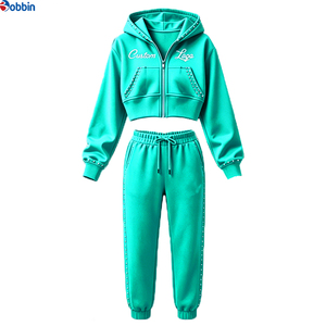 ชุดเซ็ตเสื้อครอปฮู้ดสีเทาและกางเกงจ็อกเกอร์สำหรับผู้หญิง แต่งด้วยคริสตัล สไตล์สตรีทแวร์ 2 in 1 ชุดฤดูหนาว - Product Image 5