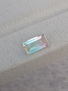 Tourmaline naturelle bicolore 1,10 ct, taille octogonale, pierre précieuse facettée, 9x5mm, vente en gros, pierre pour la fabrication de bijoux - Product Image 3