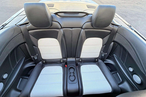 Mercedes-AMG C63 Cabriolet 2017 d'occasion en bon état, 27 000 milles, V8 biturbo, pack Premium 2, échappement AMG Performance - Product Image 4