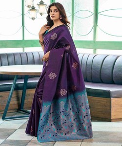 <b>Purple</b> Silk <b>Saree</b> With Blue Border Traditional Indian Wedding Wear For Women Floor-Length Regular Fit Wrinkle Free - Product Image 2