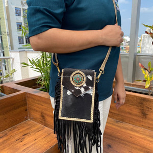 Offre Spéciale cheveux faits à la main sur peau de vache grande frange bandoulière sac Mobile pour femmes Western en cuir véritable Concho téléphone portable sac à main - Product Image 2