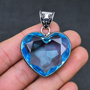 Venta al por mayor de colgantes de plata de ley con topacio azul suizo creado en laboratorio, en forma de corazón, para mujer. - Product Image 1
