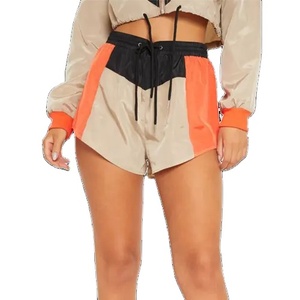 Conjunto de Dos Piezas para Mujer al por Mayor, Chaqueta Corta Cortavientos con Cremallera y Pantalones Cortos, Estilo Deportivo, Grueso, Modelo 2026 - Product Image 5