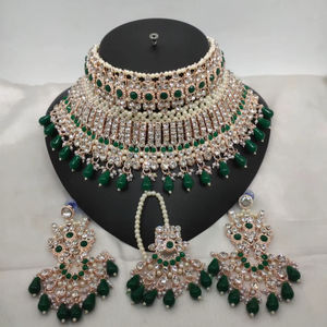 Conjunto de collar choker étnico vintage de cobre chapado en oro con piedras de zirconio y perlas, aretes a juego y tikka para mujer, ideal para bodas. - Product Image 4