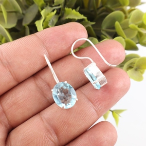 Pendientes elegantes y modernos hechos a mano con topacio azul cielo en plata de ley 925 para mujeres y niñas. - Product Image 3
