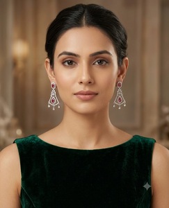 Boucles d'oreilles pendantes en forme d'éventail, plaquées rhodium, avec pierre de coupe poire et diamant américain, collection de boucles d'oreilles de luxe à la mode, vente en gros - Product Image 6