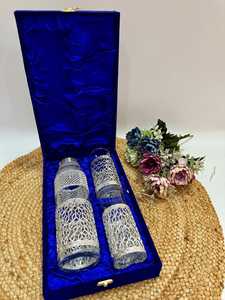Bouteille d'eau en verre vintage personnalisée avec couvercle pour la consommation à la maison, au bureau et en extérieur - Product Image 1