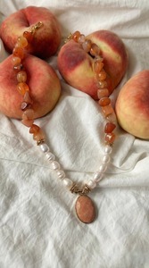 Collier en résine fait main écologique, bijoux élégants pour femmes, accessoire unique très demandé - Product Image 3