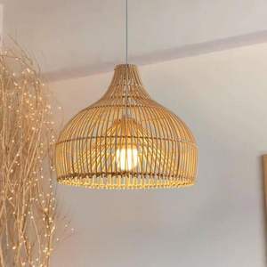 โคมไฟหวายตกแต่งลายสานเปิดโล่งเพื่อการกระจายแสงนุ่มนวลและเพิ่มความโดดเด่นให้กับพื้นผิวภายใน - Product Image 1