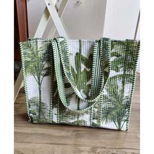 Bolso Tote de Algodón Acolchado Hecho a Mano en India |   Tela Reutilizable Ecológica con Diseño Tropical, Estilo Casual - The Quince Life - Product Image 1