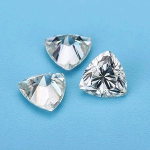 Diamante Moissanita de Corte Trillón de 3 Quilates |   VVS Blanco, Hecho a Mano para Joyería - Product Image 3
