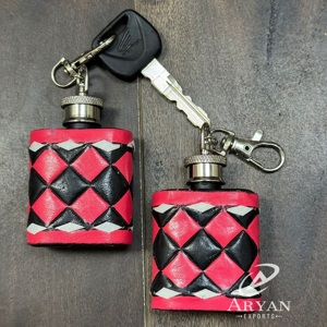 Hot Selling <b>Mini</b> Pink & Black Checkered Leather Hip Flasks Portable Stainless Steel Pocket <b>Bottle</b> with Clip Unique Gift Option - Product Image 1