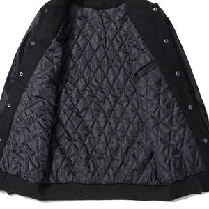 Chaqueta Varsity Personalizada de Alta Calidad para Hombre, Chaqueta Varsity de Cuero Recubierto Tejido, Estilo Urbano, Logotipo Bordado, Ribete de Piel de Oveja, Invierno - Product Image 3
