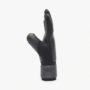 Gants de gardien de but en latex respirants et antidérapants pour le football en extérieur, avec protection des doigts et du pouce, évacuation de l'humidité et fermeture auto-agrippante. - Product Image 4
