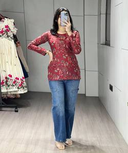 Kurti court moderne en coton cambriolé à imprimé floral dessiné à la main, séchage rapide, pour usage quotidien, prix de gros, vêtement ethnique, couleur bordeaux - Product Image 3