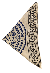 Pañuelo de Seda Étnico Cuadrado con Diseño Floral Pintado a Mano en Azul y Blanco, Unisex, para Todas las Temporadas, Accesorio de Moda - Product Image 4