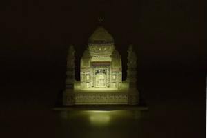 Escultura de Mármol Blanco Taj Mahal, Hecha a Mano en India, Pulida, de Lujo, para Decoración del Hogar, Disponible para Regalos Empresariales - Product Image 3