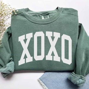 XOXO Wholesale <b>Mock</b> <b>Neck</b> Crew <b>Neck</b> Cotton Fleece Sweatshirt Women Men Ladies Unisex Polka Dot Chenille Patch College Pullover - Product Image 1