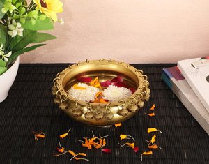 Cuenco Urli de Latón Hecho a Mano, Campana Decorativa Colgante para Decoración del Hogar, Pooja, Festivales, Centro de Mesa para Bodas, Venta al por Mayor - Product Image 4