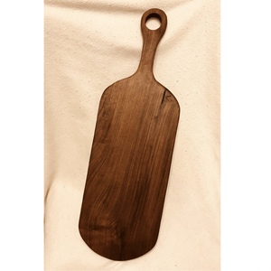 Planche à découper en bois moderne de forme rectangulaire, finition naturelle, avec poignée, pour couper les légumes et les fruits - Product Image 1