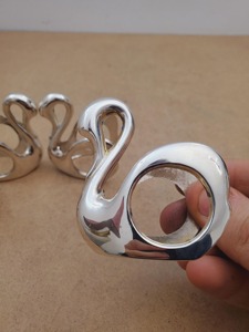 Anneau de serviette en argent style cygne pour une décoration de table de luxe, hôtel, restaurant, mariage et traiteur, élégant style de table - Product Image 6