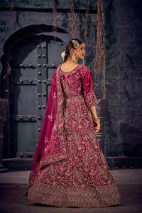 Elegante terciopelo nupcial Lehenga Choli trabajo pesado completo con piedra Jarkan última moda nupcial para bodas y ocasiones especiales - Product Image 3