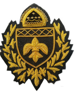 Badge brodé à la main avec détails en tissu, patch personnalisé avec logo pour vêtements, chapeaux, sacs et accessoires - Product Image 1