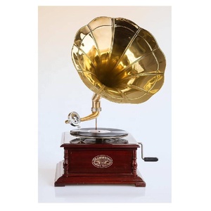 Gramófono vintage con base cuadrada de madera y corneta de latón con acabado dorado, gramófono funcional para decoración del hogar a precio de mayoreo. - Product Image 3