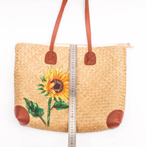 Bolso tote tejido a mano con estampado artístico de girasoles – Bolso tote informal estilo vintage y bohemio / Trapezoid Sedge Grass - Product Image 5