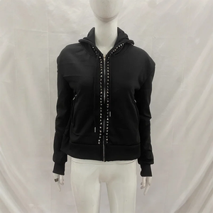 Sweat-shirt noir à capuche avec fermeture éclair et rivets, coupe slim, style punk, vêtement d'automne unisexe - Product Image 2