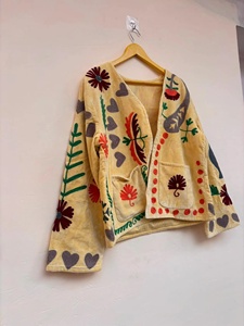 Veste en velours de coton brodée à la main pour femme, style ethnique bohème, coupe régulière, motif floral, col montant, pour l'hiver, vêtement d'extérieur artistique et tendance - Product Image 2