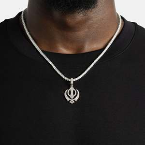 Collier Pendentif Khanda de Luxe UrbanVrit en Moissanite VVS, Argent Sterling 925 Certifié GRA, Symbole Sikh, Bijou Religieux Sertie de Pierres - Product Image 4