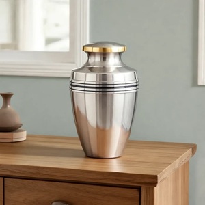 Urne funéraire structurée en laiton avec accents de bande géométrique, finition brossée et couvercle à bord doré pour souvenir commémoratif - Product Image 4