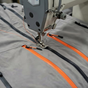 Combinaison de ski imperméable sur mesure de qualité supérieure (intérieur noir avec bretelles) en vente en ligne - Product Image 6