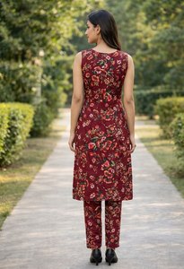 PREMIUM READYMADE <b>KURTI</b> WITH PANT SET <b>KURTI</b> FABRIC Crepe Flower Print LENGTH 42 INCH SLEEVES Sleeves less Inside Sleeves - Product Image 4