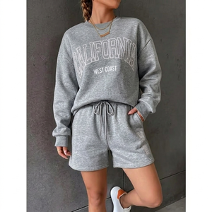 Conjunto de Top de Cuello Alto con Pantalones Cortos para Mujer, Atuendo Cálido y Cómodo, Corte Relajado, Ropa Cómoda para Uso Diario, Colección de Ropa Moderna - Product Image 1