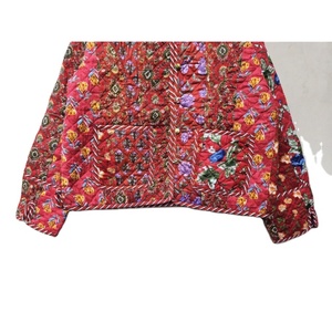 Veste réversible matelassée en coton vintage indienne faite à la main pour femme, doublure en lin doux de qualité supérieure, rayures uniques, rivets, confortable pour l'hiver - Product Image 5