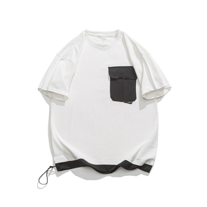 T-shirt blanc surdimensionné pour homme avec poche noire et cordon de serrage contrastant, style streetwear minimaliste, manches courtes, col rond - Product Image 1
