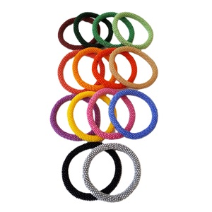 Bracelet brodé de perles de rocaille de créateur, style moderne chic, multicolore, fait main, artisanal - Product Image 3