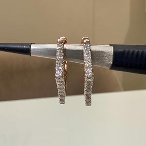 Boucles d'oreilles créoles minimalistes en or 14K avec diamant de laboratoire de 0,60 ct, design géométrique, 24 pierres, certifiées IGI, bijoux de mariée élégants - Product Image 5