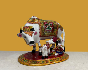 Figurine artisanale en métal de vache et de veau, thème religieux, design traditionnel, pour décoration de table, décoration Diwali - Product Image 3